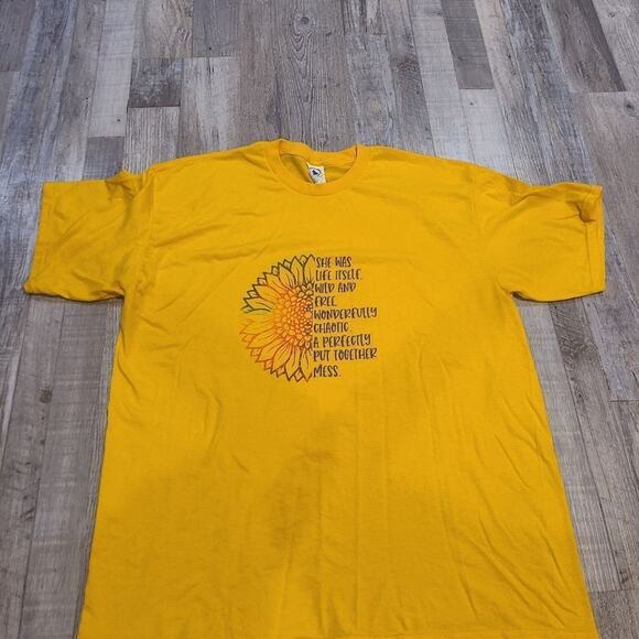 Delta large women's gold tee - Picture 1 of 8